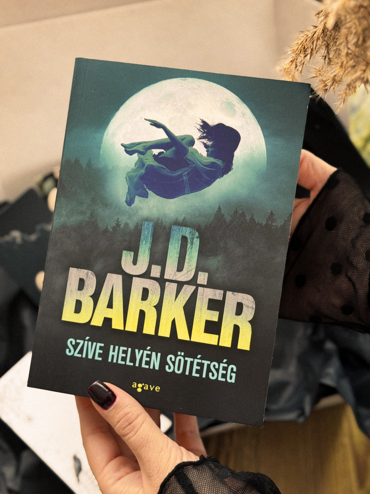 J. D. Barker: Szíve helyén sötétség - LIMITÁLT Halloween könyves mini box