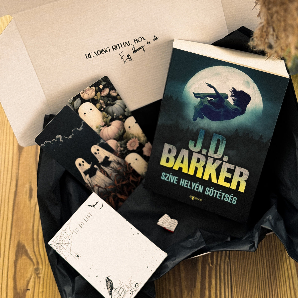 J. D. Barker: Szíve helyén sötétség - LIMITÁLT Halloween könyves mini box