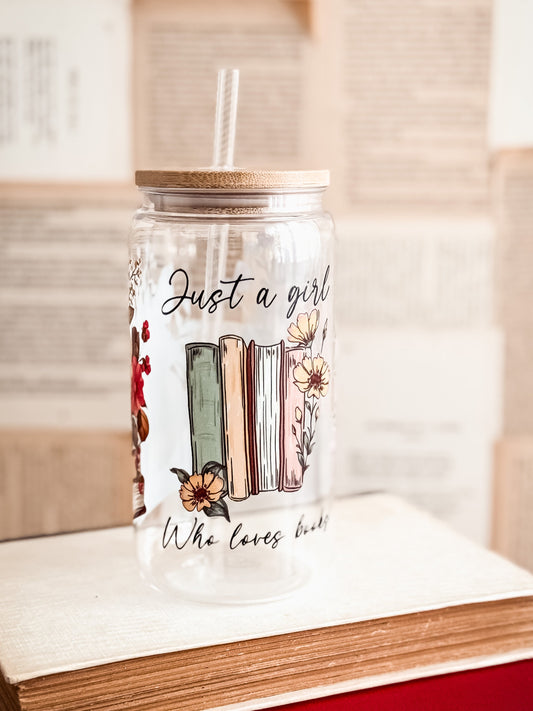 „Just a girl who loves books” - pohár, tetővel és szívószállal / MŰANYAG kiadás